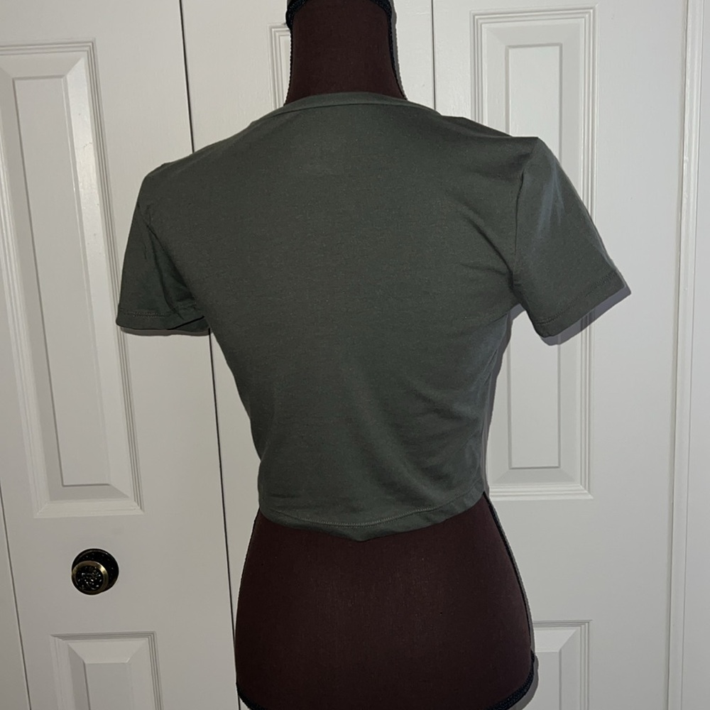 NWT Basic Green Crop Top short sleeve Tee (M) - Picture 3 of 4